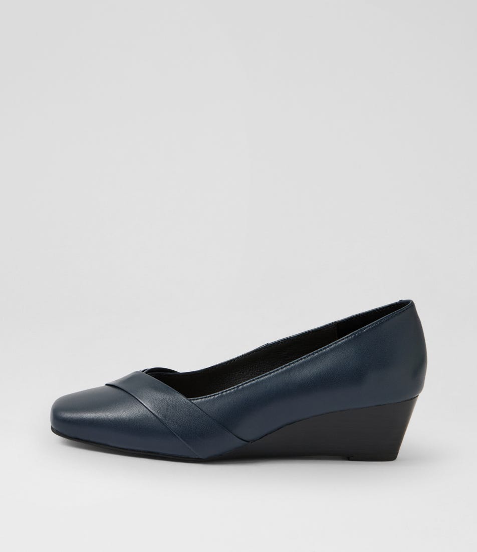 Savers Navy Leather Heels
